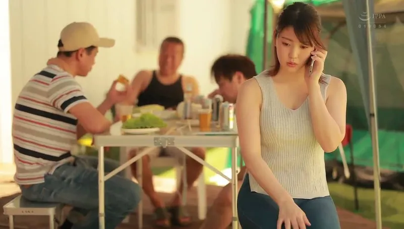 ông xã khờ để vợ tham gia sự kiện cắm trại với mấy gã nhà kề bên và cái kết