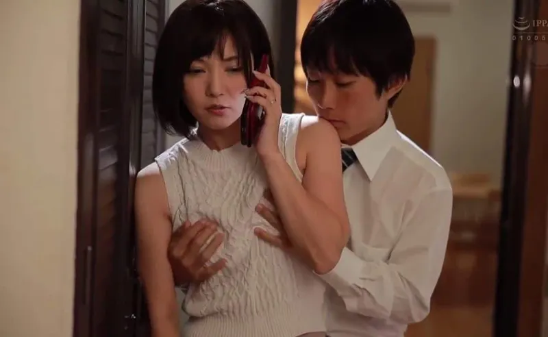 Anh xã đi đánh golf, vợ ở nhà dẫn trai trẻ về đụ cho sướng