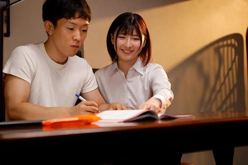 Nữ gia sư bị gài bẫy biến thành bé xinh tình dục cho gia đình biến thái