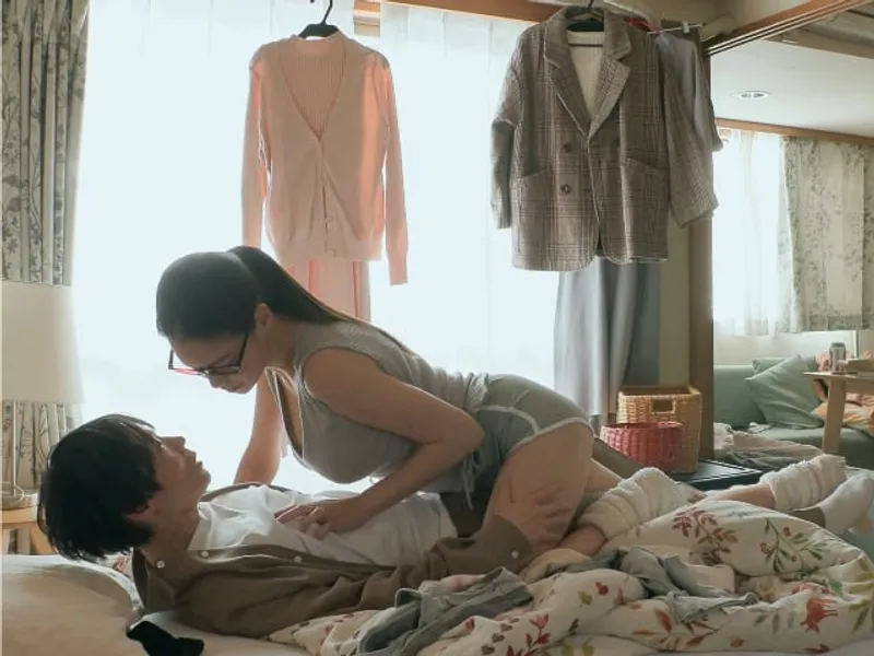 được chị nhà đối diện "an ủi" khi tình nhân đi ngoại tình